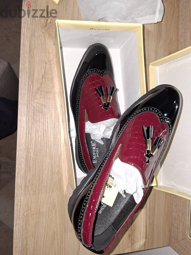 New & Classy Empire wetlook shoes. Size 42 3