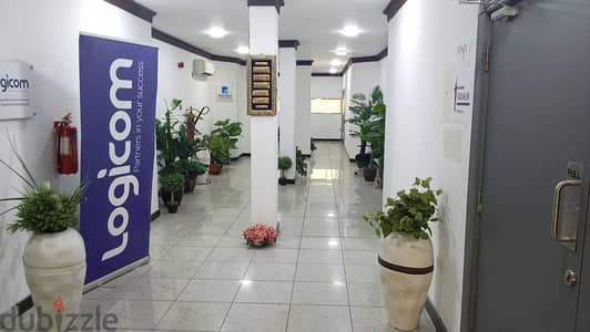 مكتب للايجار بالسلطه الجديده مع شهر فرى