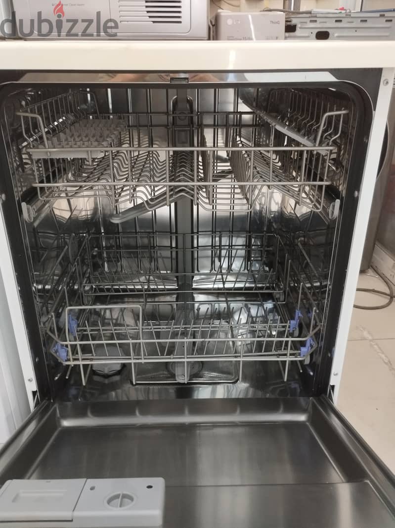 LG Dishwasher Looks Beauty for sale Clean perfect item 1
