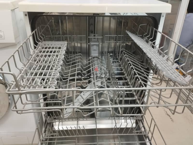 LG Dishwasher Looks Beauty for sale Clean perfect item 3