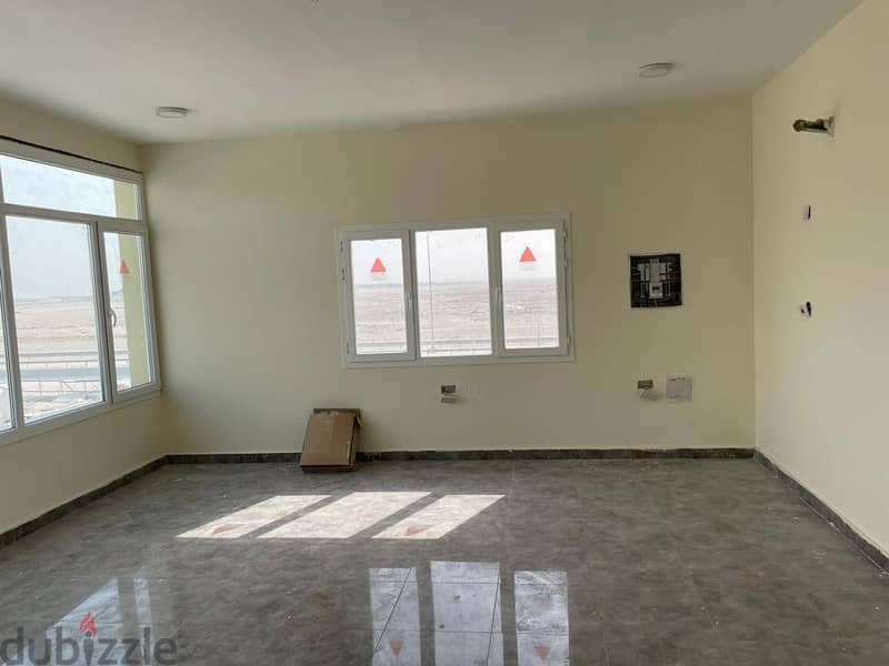 700 Store with 8 Room For Rent 8