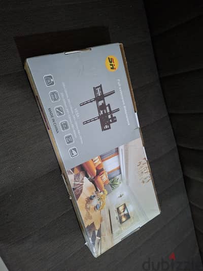 Tv wall mount - 26" - 55" ( open box ) never used