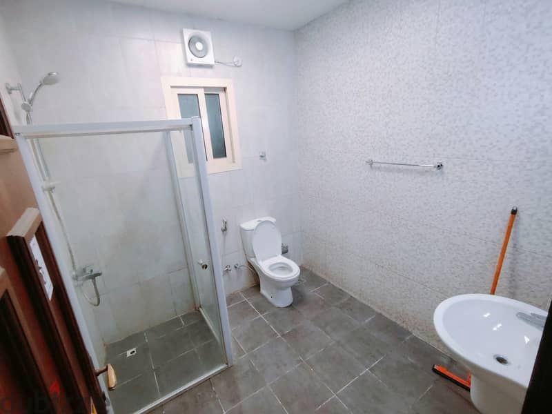Executive bachelors Rooms for rent 8