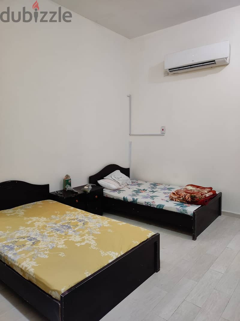 ONE PERSON NEEDED FOR ROOM SHARING 1