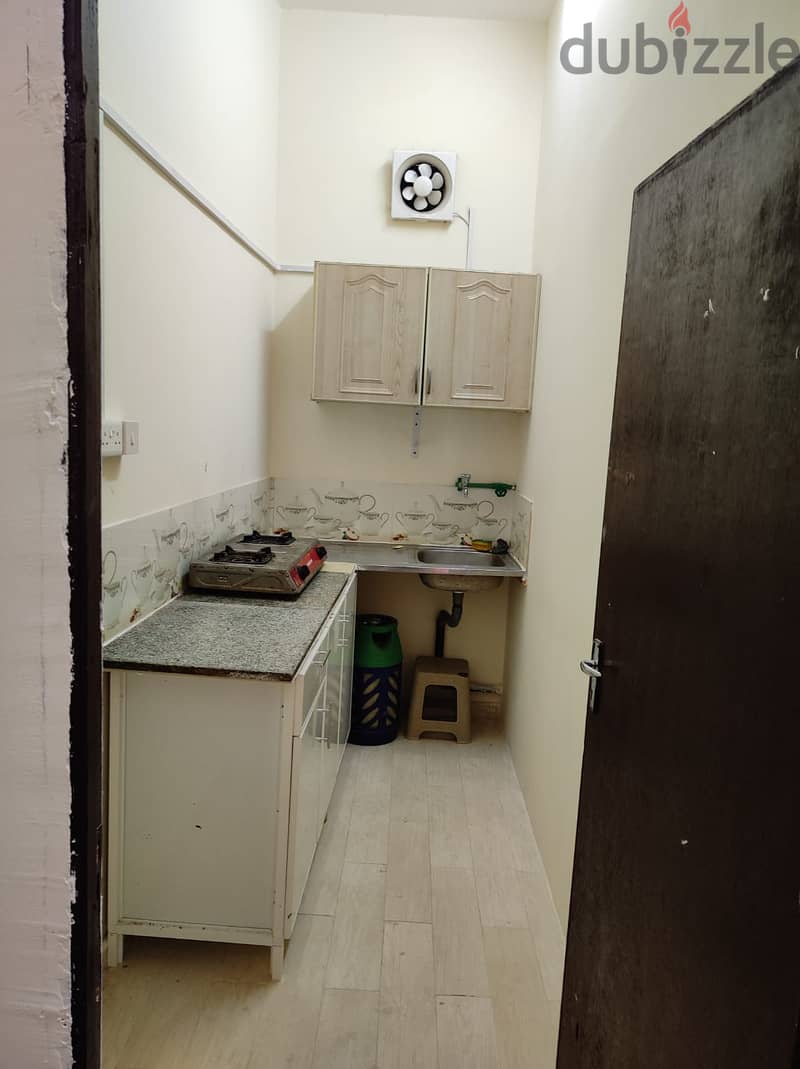 ONE PERSON NEEDED FOR ROOM SHARING 4