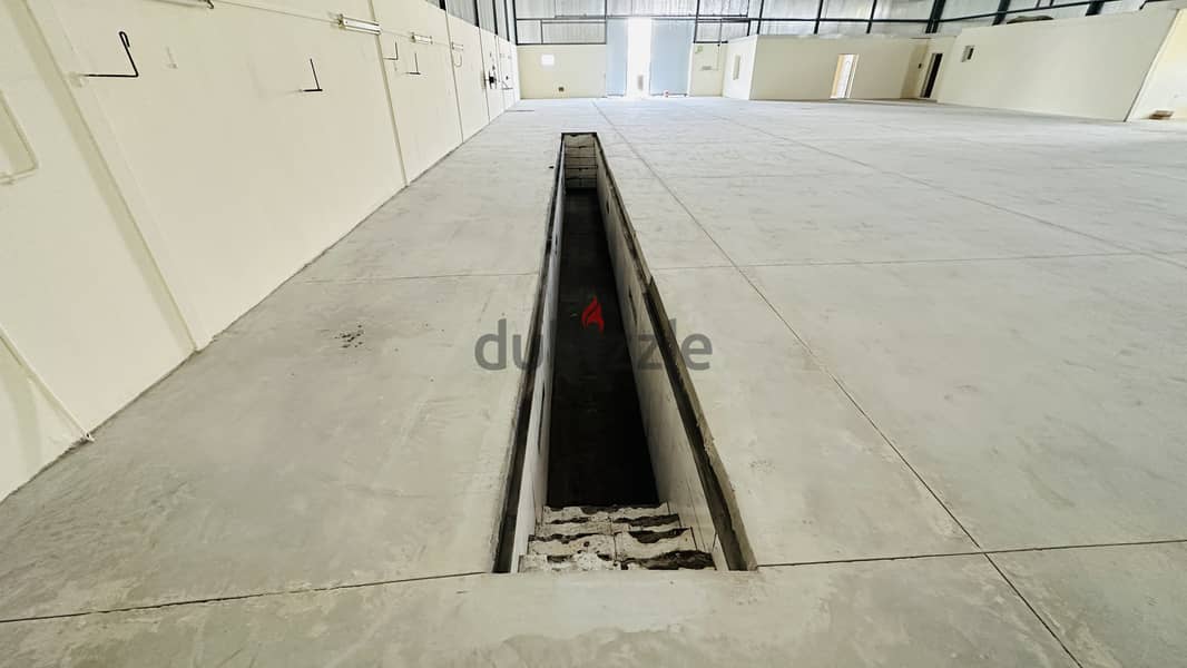 2000 Garage with 8 Room For Rent 3