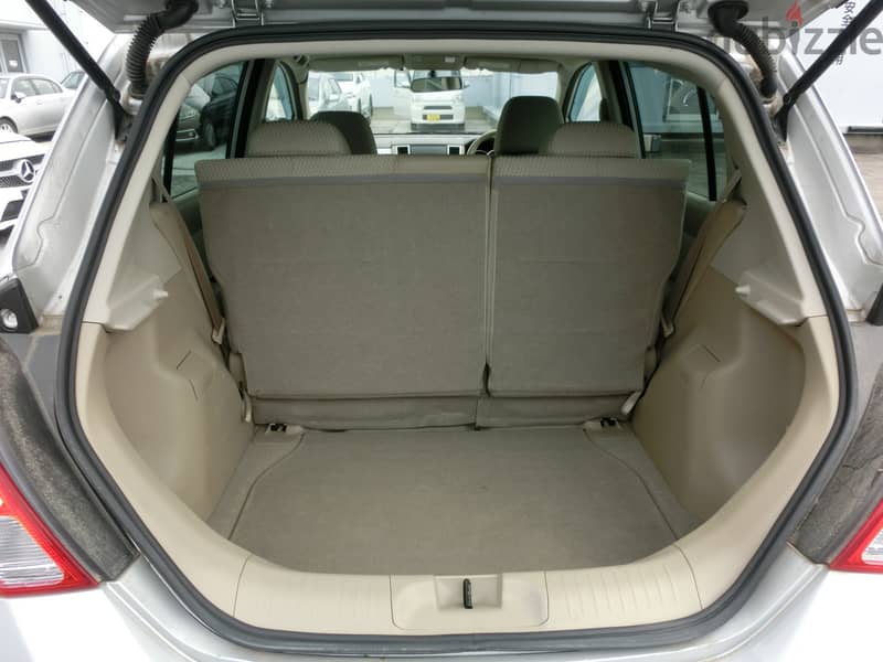 Nissan Tiida 2011 5