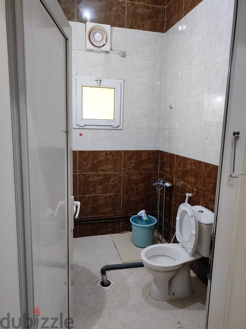 Room sharing: One person needed. 5