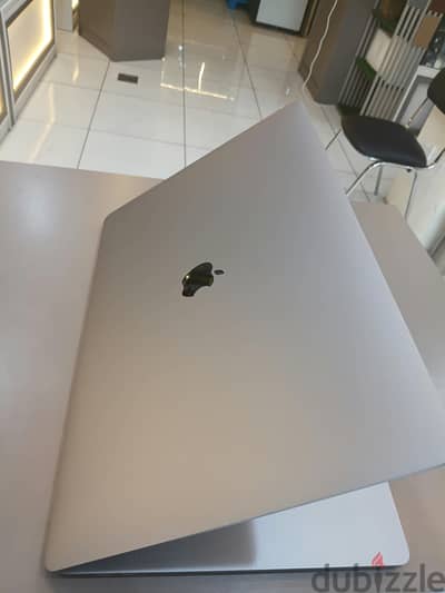 Macbook pro core i7 16gb ram 512gb ssd 4gb graphics card 2019
