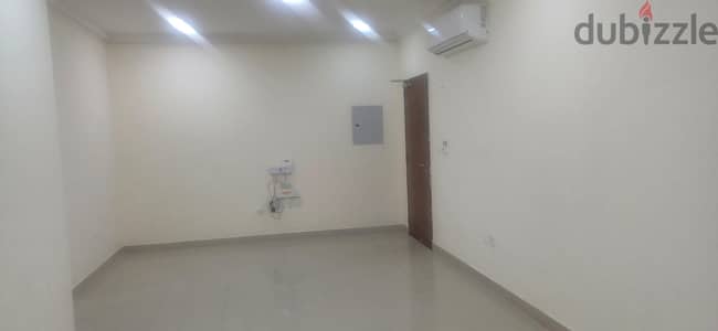 GROUND FLOOOR: Spacious 2 BHK flat near Almeera in Bin-Omran