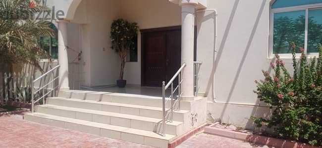 Single-storey(One- floor villa) 4 B/R villa with huge private Garden