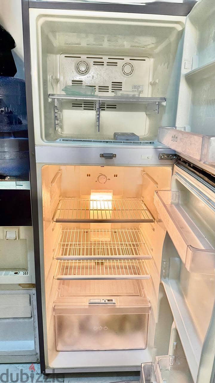 LG refrigerator good condition 4