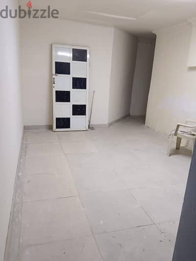 Studio room available in mamoura