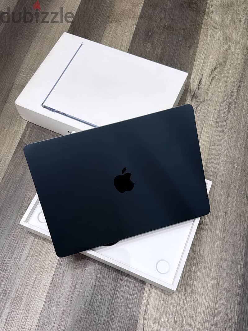 Apple MacBook Air 13-inch M5 (2026) 1