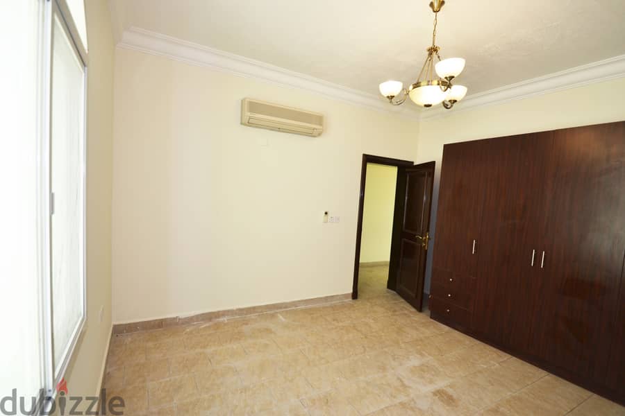 Large 5-bed stand-alone villa near Landmark Mall with private parking. 5
