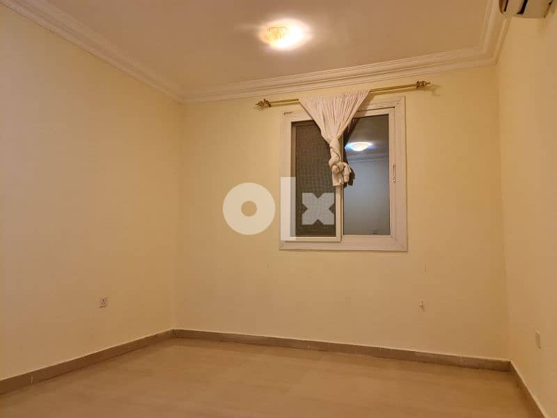 شقة مساحة واسعة في السد/ specious flat in al sadd 5