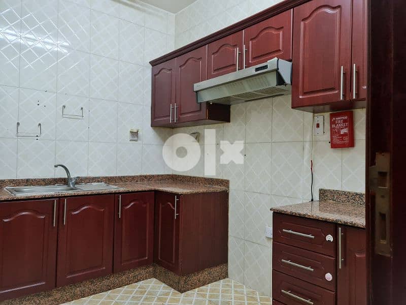 شقة مساحة واسعة في السد/ specious flat in al sadd 6