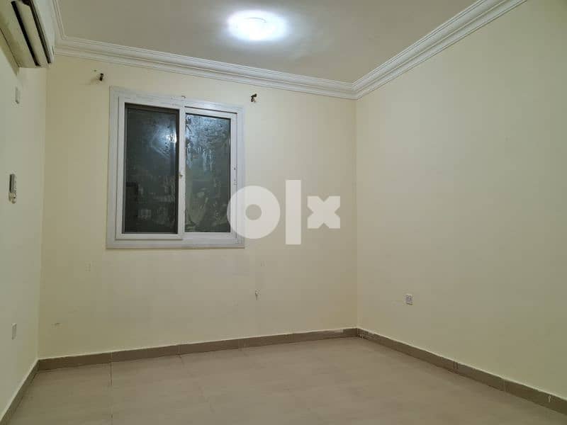 شقة مساحة واسعة في السد/ specious flat in al sadd 7