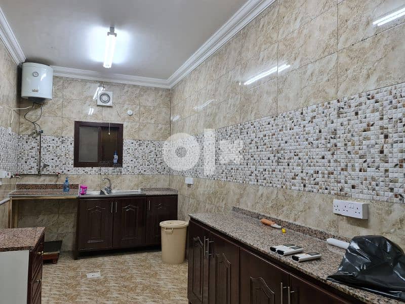 شقة مساحة واسعة في الغرافة / specious flat in gharafa 2