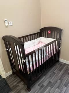 Center Point baby crib 0