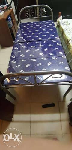 Single foldable bed with mattress سرير قابل للطي مع مرتبه 0