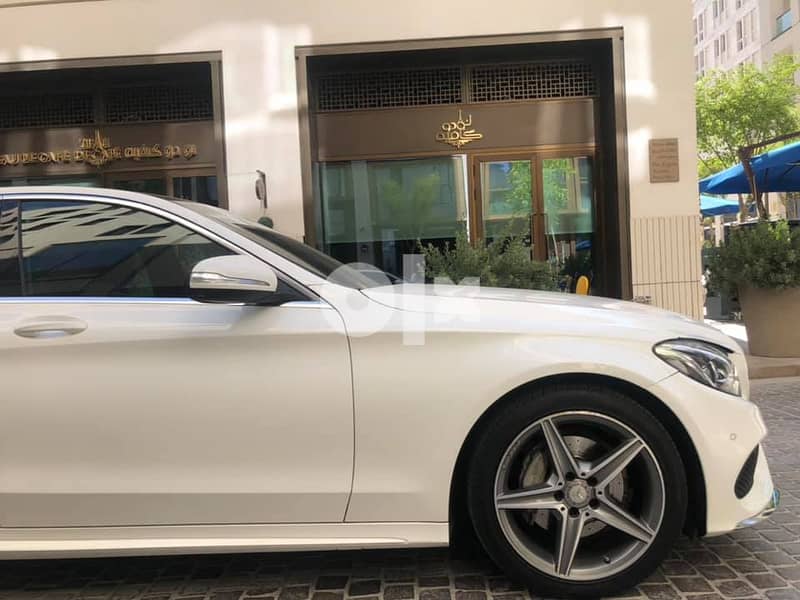 Mercedes C300 2018 model, Excellent condition. very low mileage. 3