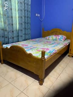 2 identical wooden beds for Sale 0