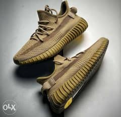 Yeezy boost shoes Availeble 0