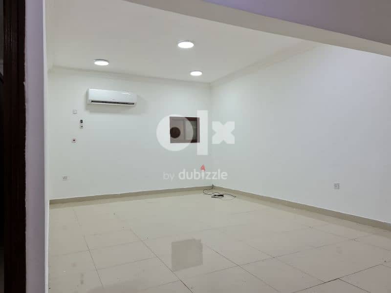 شقة مساحة واسعة في الغرافة / specious flat in gharafa 0