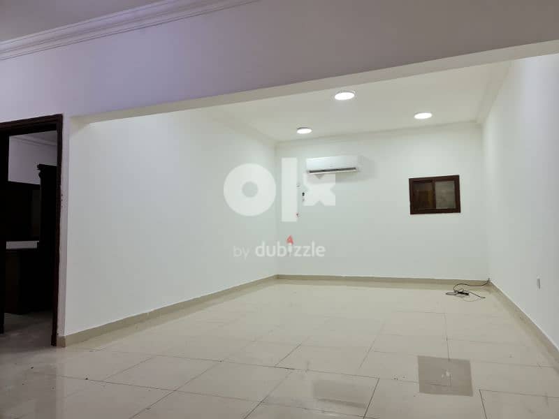 شقة مساحة واسعة في الغرافة / specious flat in gharafa 5