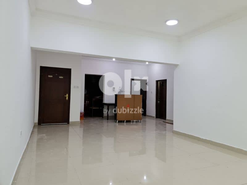 شقة مساحة واسعة في الغرافة / specious flat in gharafa 6