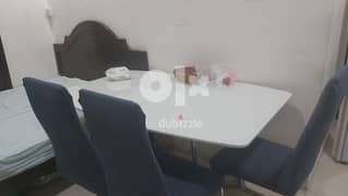 Dining table with 4 Chair 0