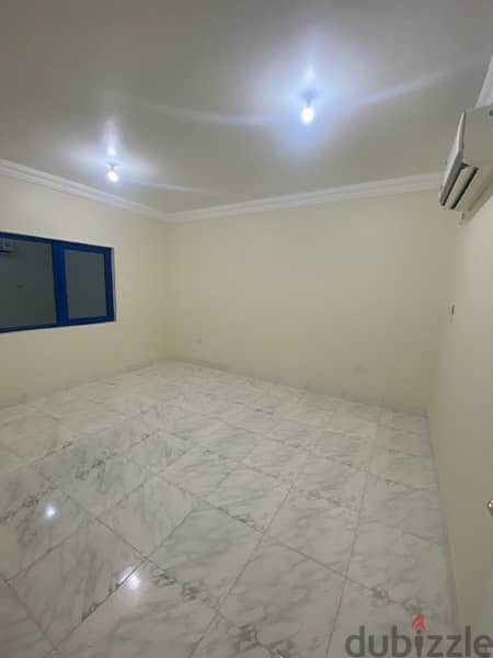 Spacious  big 3bhk apartment available al najma Rent 5000 2