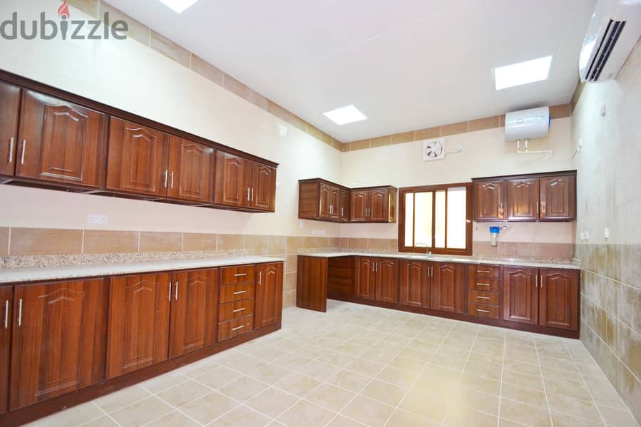 2-bed unfurnished ground floor apartment in Um Salal Ali 4