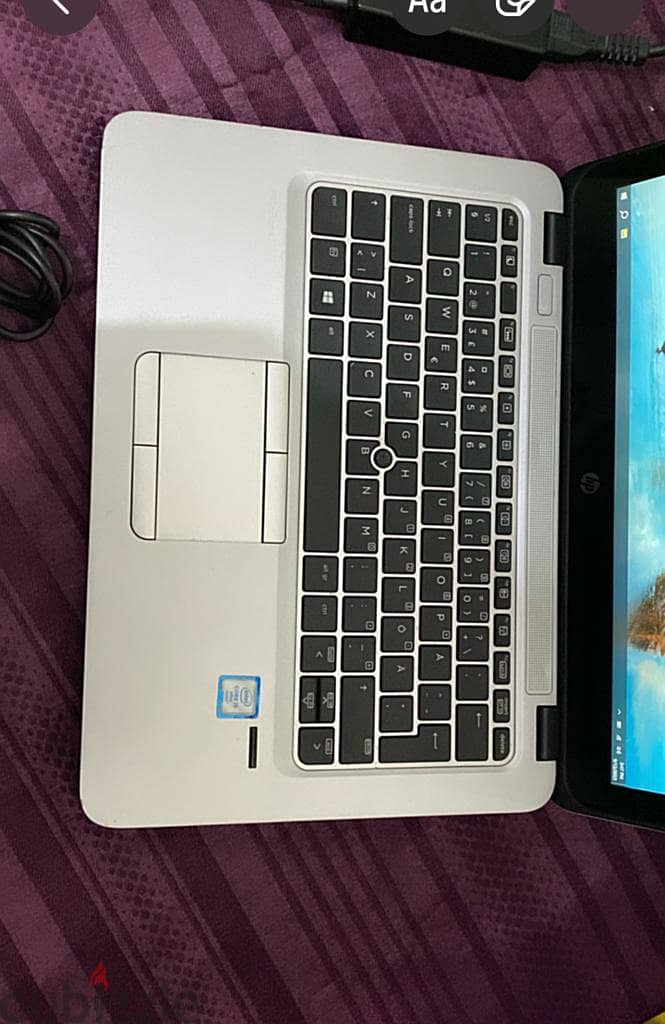 HP EliteBook 820 G3 & With Sim Card Slot. 2