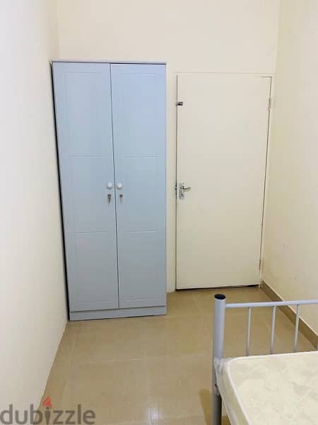 Executive Bedspace for rent for 3  persn room & single partition room 2