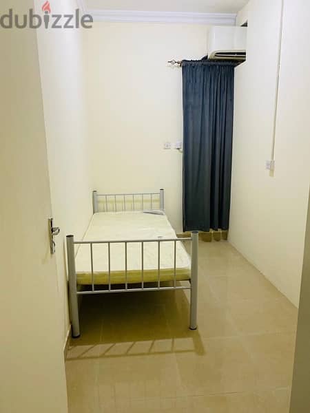 Executive Bedspace for rent for 3  persn room & single partition room 4
