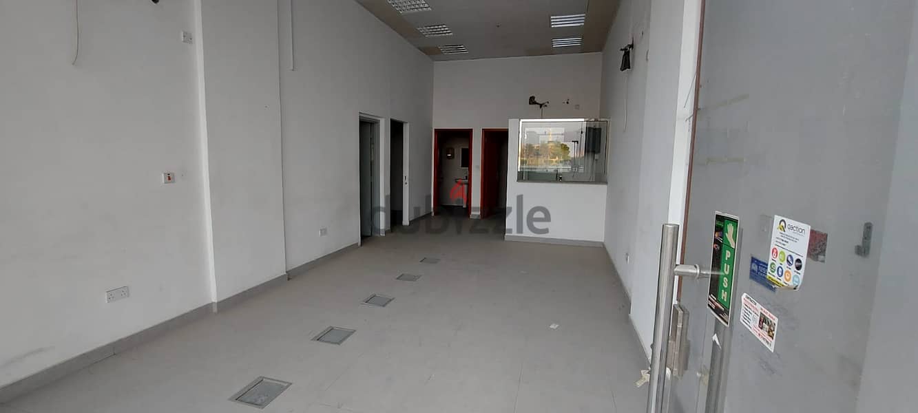 For rent shop in main street in Al Wakra naer metro 3