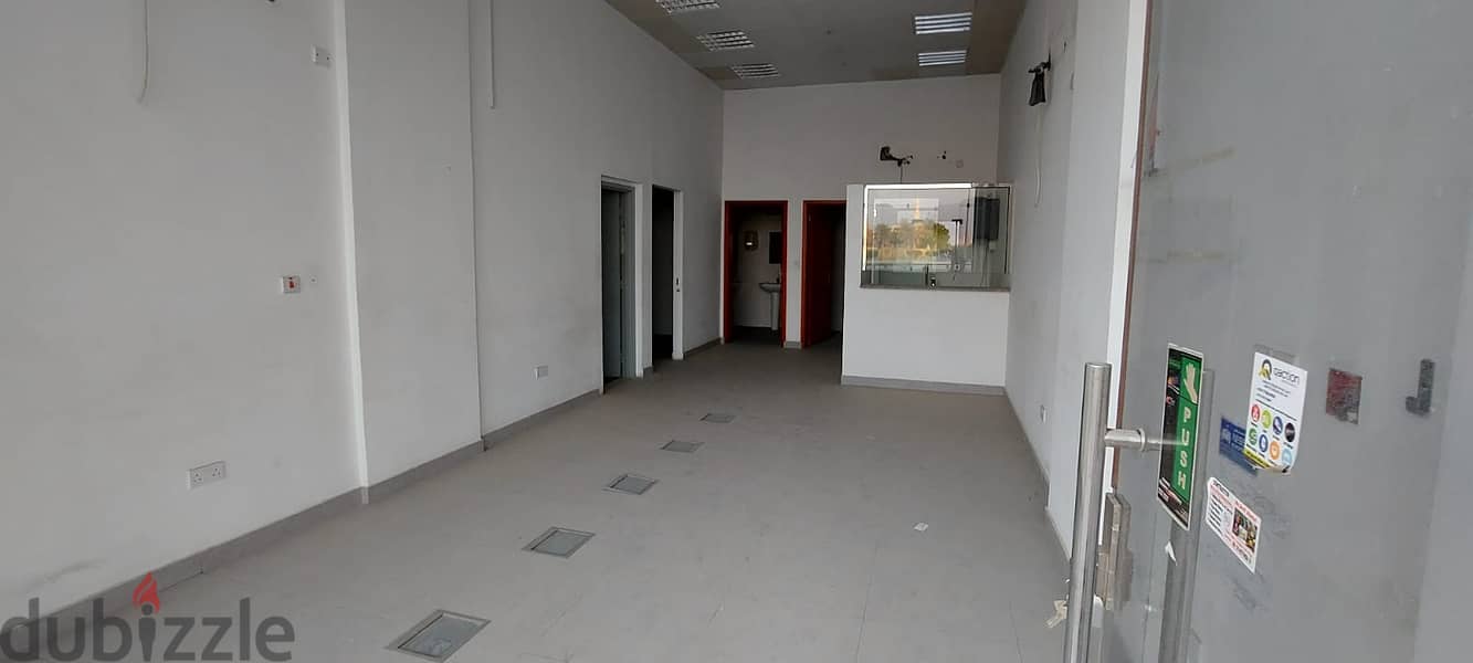 For rent shop in main street in Al Wakra naer metro 4
