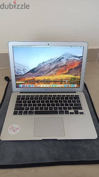 MacBook Air 13inch i5 8GB 256GB SSD2017-