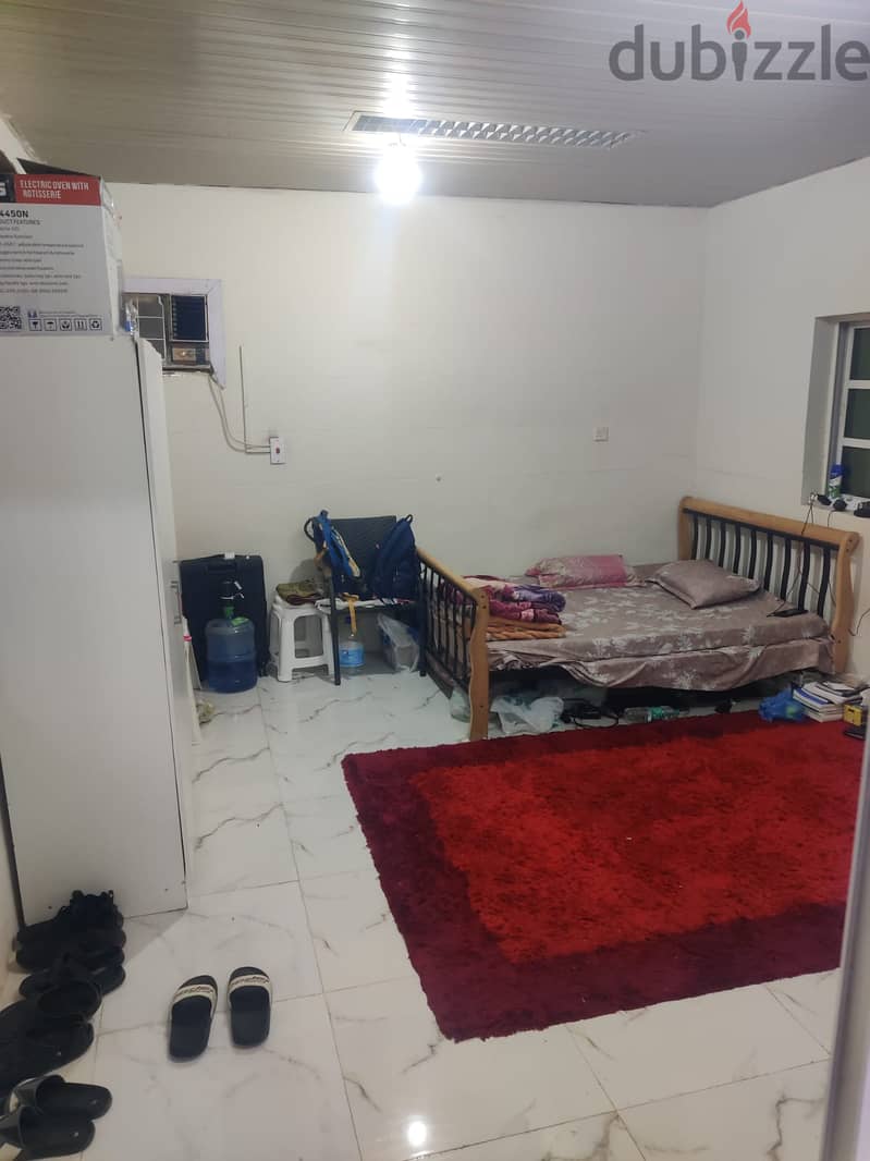 Family/ Executive Male  rooms available for rent in Hilal East 2