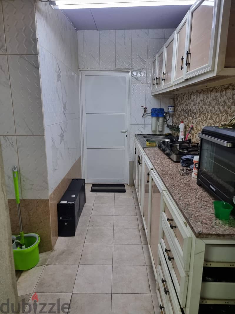 Family/ Executive Male  rooms available for rent in Hilal East 4