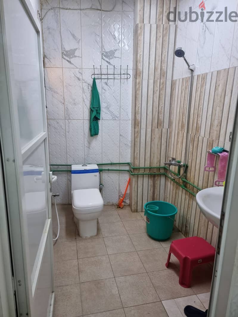 Family/ Executive Male  rooms available for rent in Hilal East 6