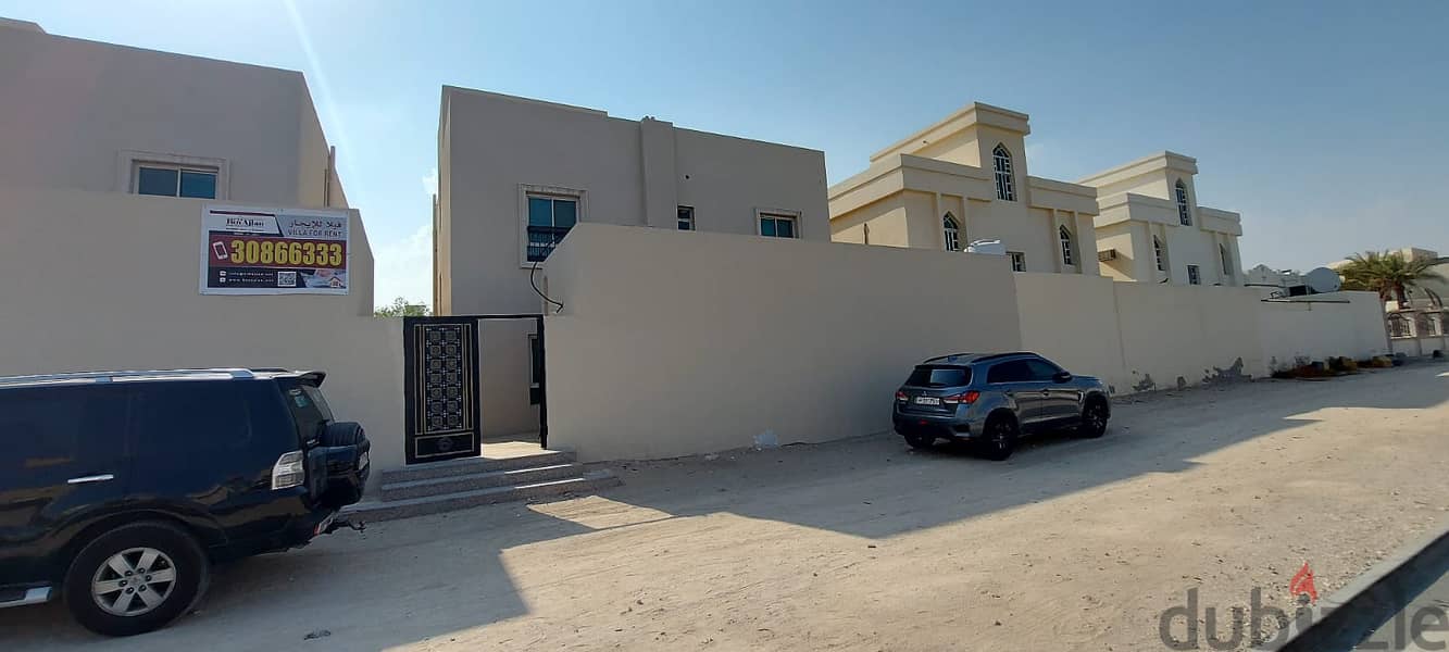 For rent villas in Al Duhail directly on the main commercial street 2