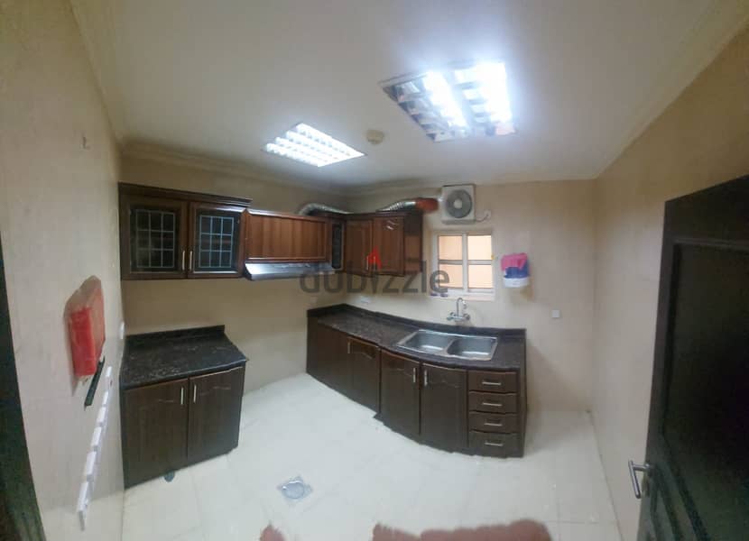 For rent apartments in building in Al Wakrah 3bhk 2