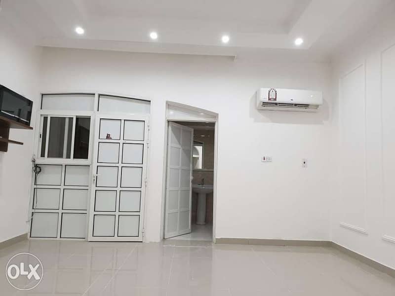 Flat in duhail with small yard / شقة في الدحيل مع حوش صغير 0