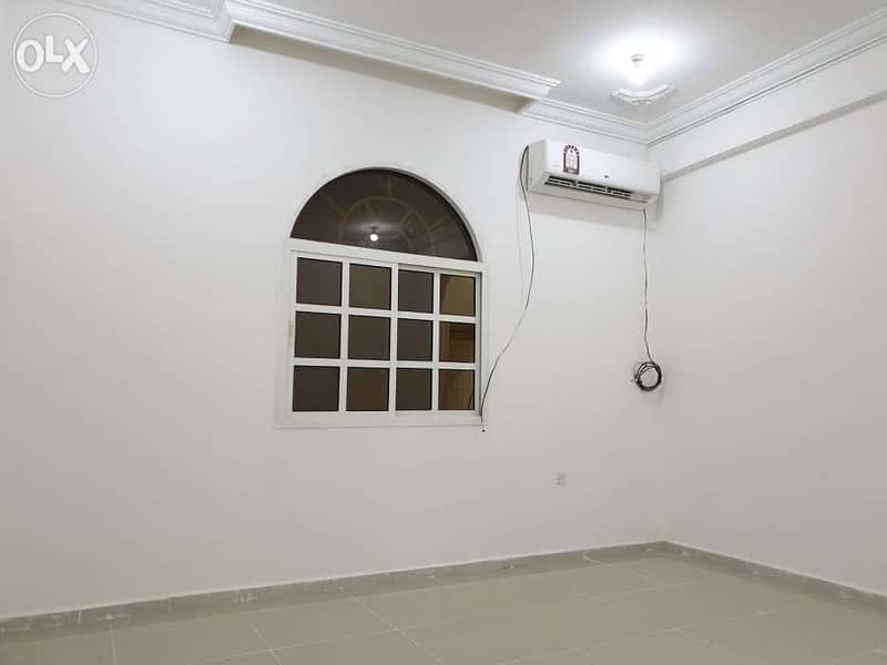 Flat in duhail with small yard / شقة في الدحيل مع حوش صغير 2