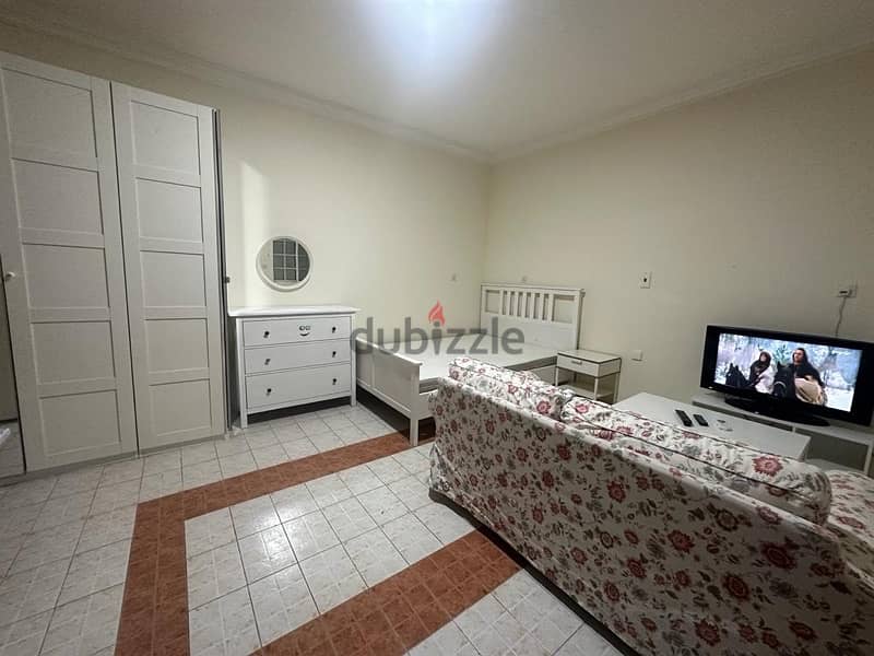 Studio for rent 11