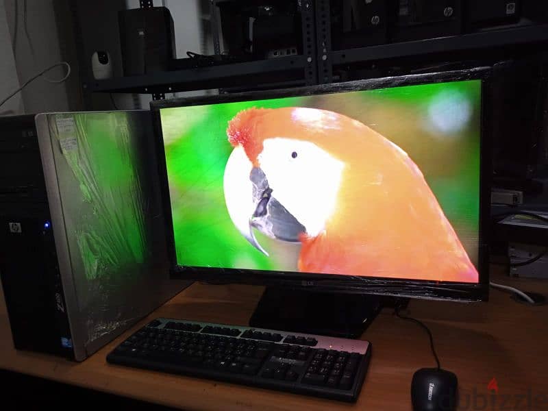 Workstation PC with 29 inches monitor 2