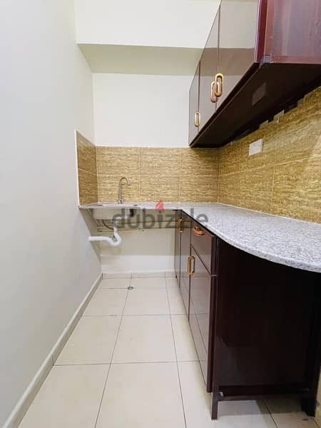 Big- studio -1BHK Spacious & available in  Matherqadeem Electicity 2